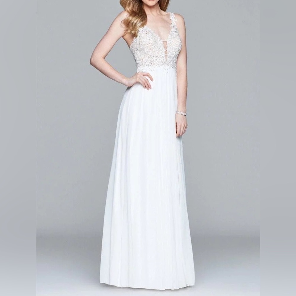 *NWT* FAVIANA Women's White Formal Dress - Style 8000